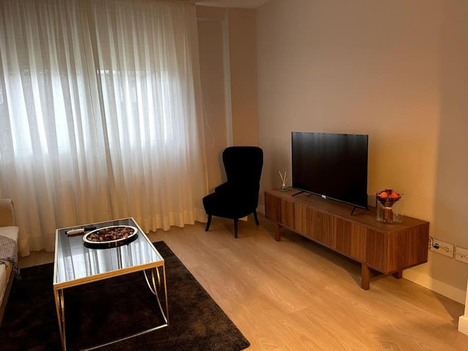 Piso En El Centro De Ferrol Recien Reformado. Apartment Exterior photo